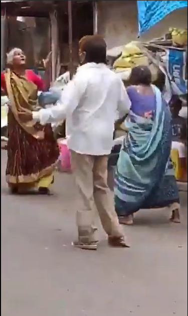 Elderly Women Dancing To “Piya Tu Ab To Aa Jaa” Is A Treat To Eyes